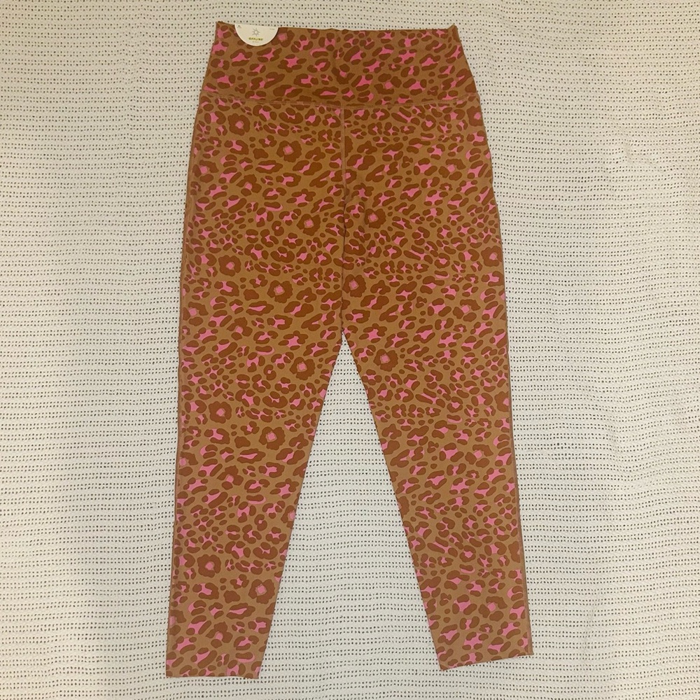 NWT Offline The Hugger High Waisted 7/8 Leggings Brown Pink Leopard Print
